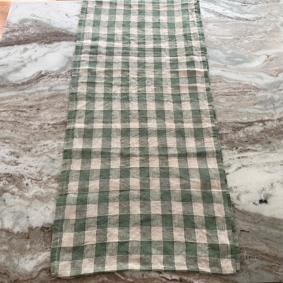 Magnolia Green Gingham Linen Table Runner - Picture 13 of 17